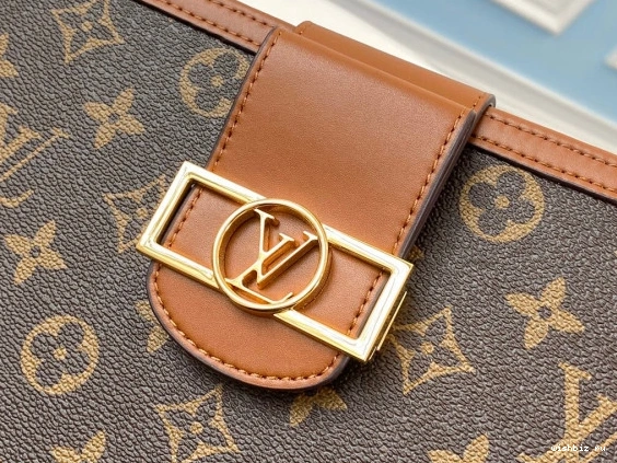 WIS CHANELUTCH LOUIS VUITTON 0811